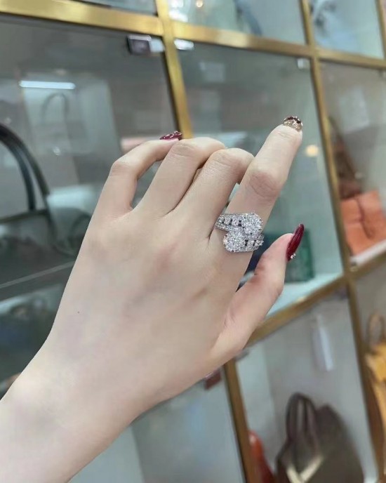 Van Cleef & Arpels Fleurett VCARPJEG00 Ring