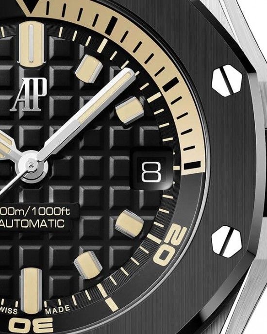 Audemars Piguet  Royal Oak  15720CN.OO.A002CA.01