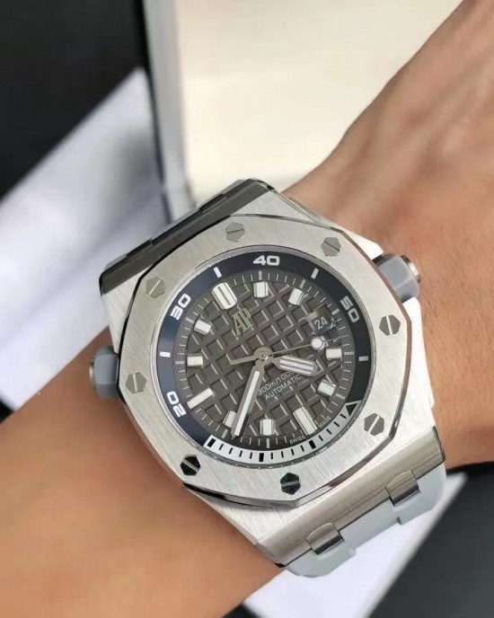 Audemars Piguet  Royal Oak  15720ST.OO.A009CA.01