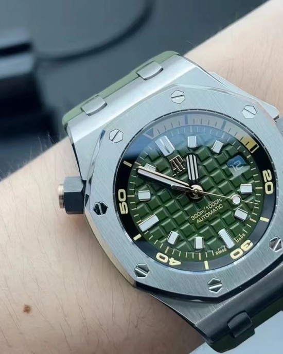 Audemars Piguet  Royal Oak  15720ST.OO.A052CA.01