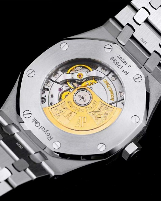 Audemars Piguet  Royal Oak 15400ST.OO.1220ST.01