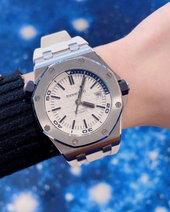 Audemars Piguet  Royal Oak 15710ST.OO.A010CA.01