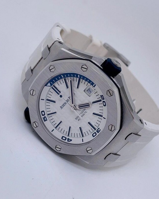 Audemars Piguet  Royal Oak 15710ST.OO.A010CA.01