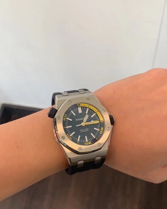 Audemars Piguet  Royal Oak 15710ST.OO.A027CA.01