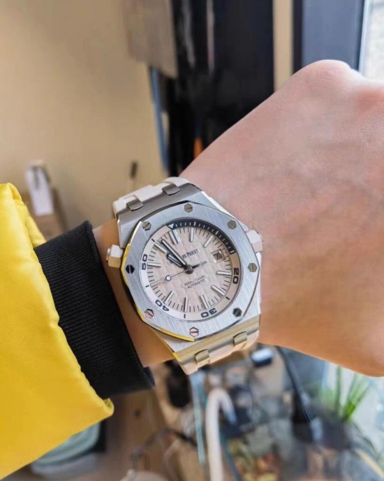 Audemars Piguet  Royal Oak 15710ST.OO.A085CA.01